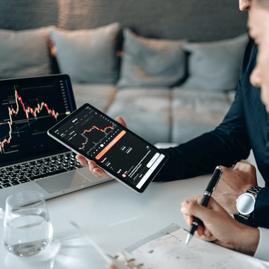 Oxelvian - Team von Kryptowährungsexperten